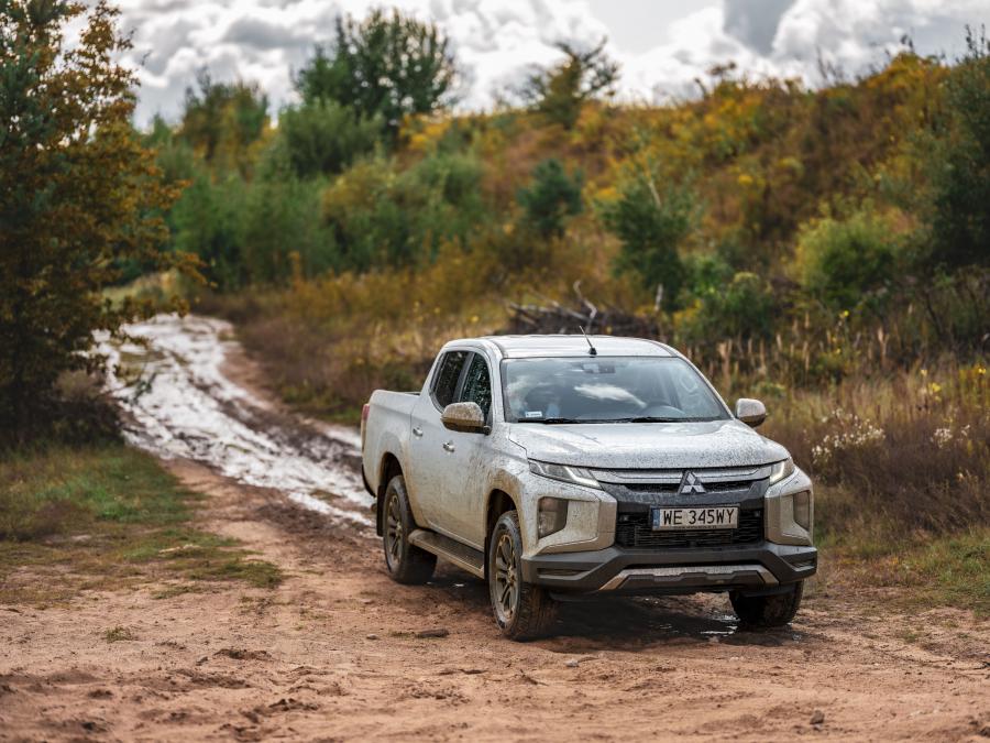  Mitsubishi L200 Double Cab 2019 года  (WW) (фото 31 из 42)